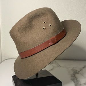 Vintage, 1980s wool felt fedora, taupe, leather band. Country Gentleman hat